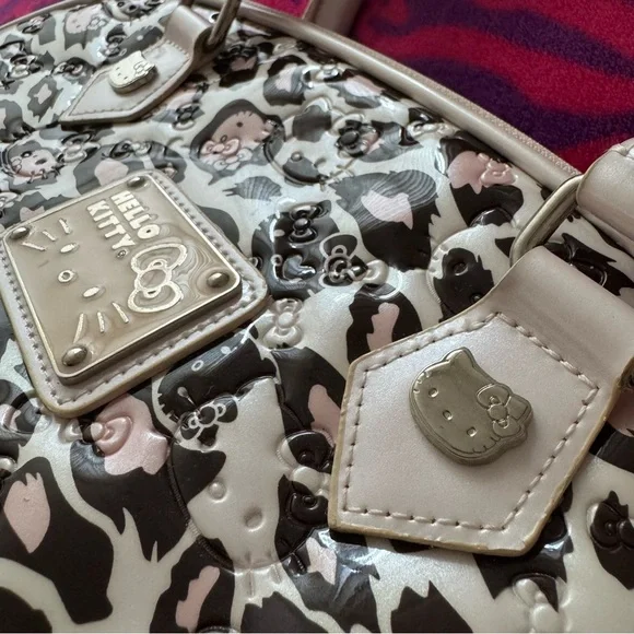 Hello Kitty Large Leopard Print Vinyl Top Handle Purse - Picture 3 of 16